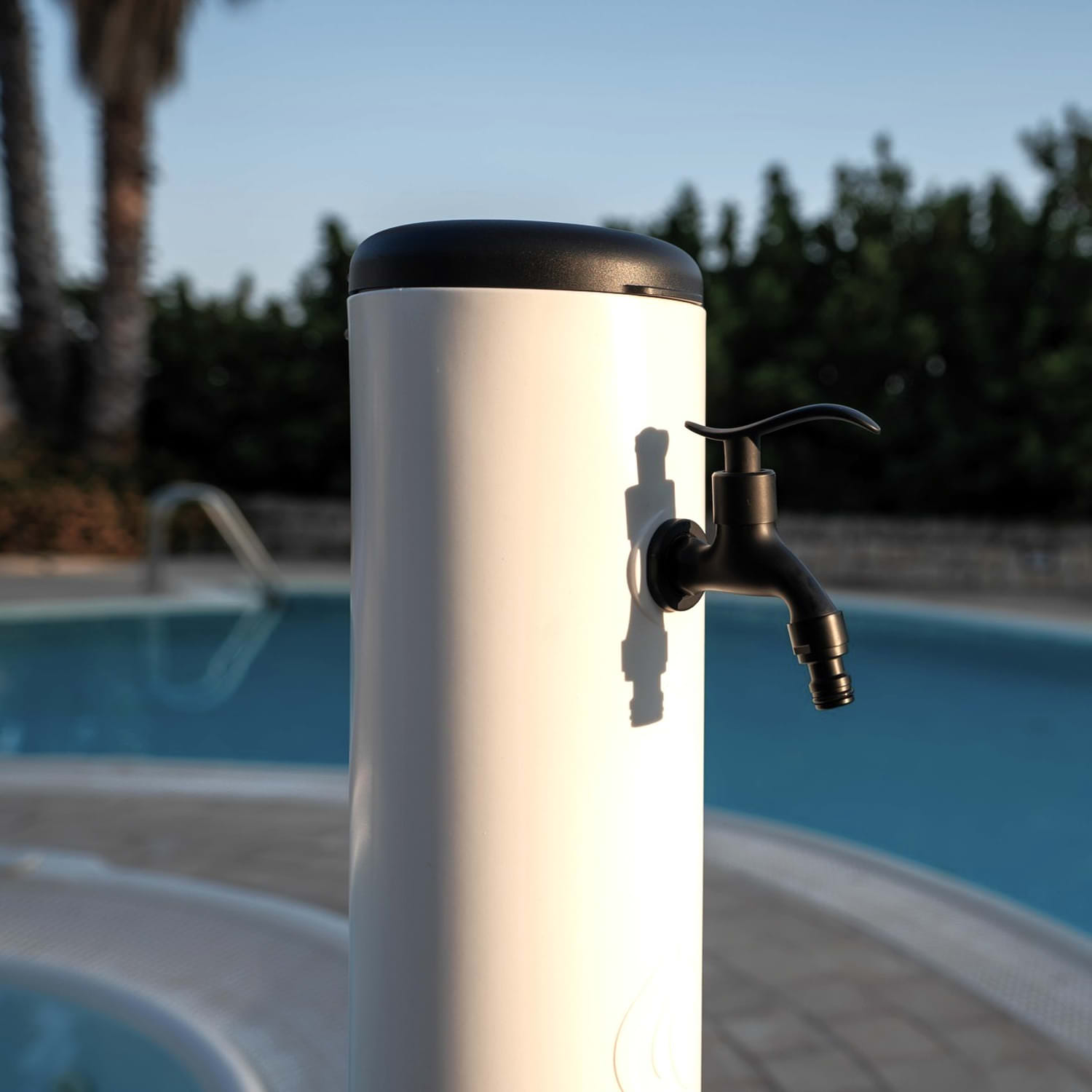 FONTANA-TRITONE-PRO-BIANCA-3 - SINED | Docce in piscina | Lettini da giardino | Caminetti elettrici! Infrarossi