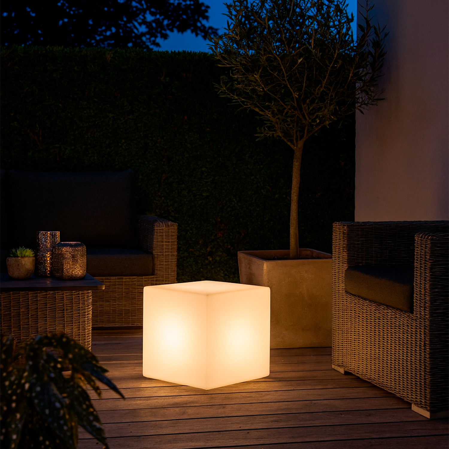 TAVOLINO-LUMINOSO-CUBY-ambientata TAVOLINO-LUMINOSO-CUBY